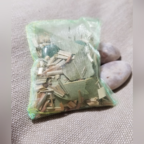 Good Luck Satchets with Herbs & Crystals - Picture 2 of 3